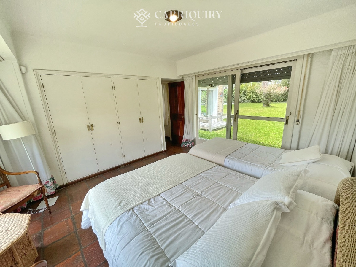Casa ID.7299/En-alquiler-casa-de-3-dormitorios-más-dependencia-de-servicio-Punta-del-Este- - Casa en Mansa, 4 dormitorios y dependencia, piscina, barbacoa. Alquiler de temporada