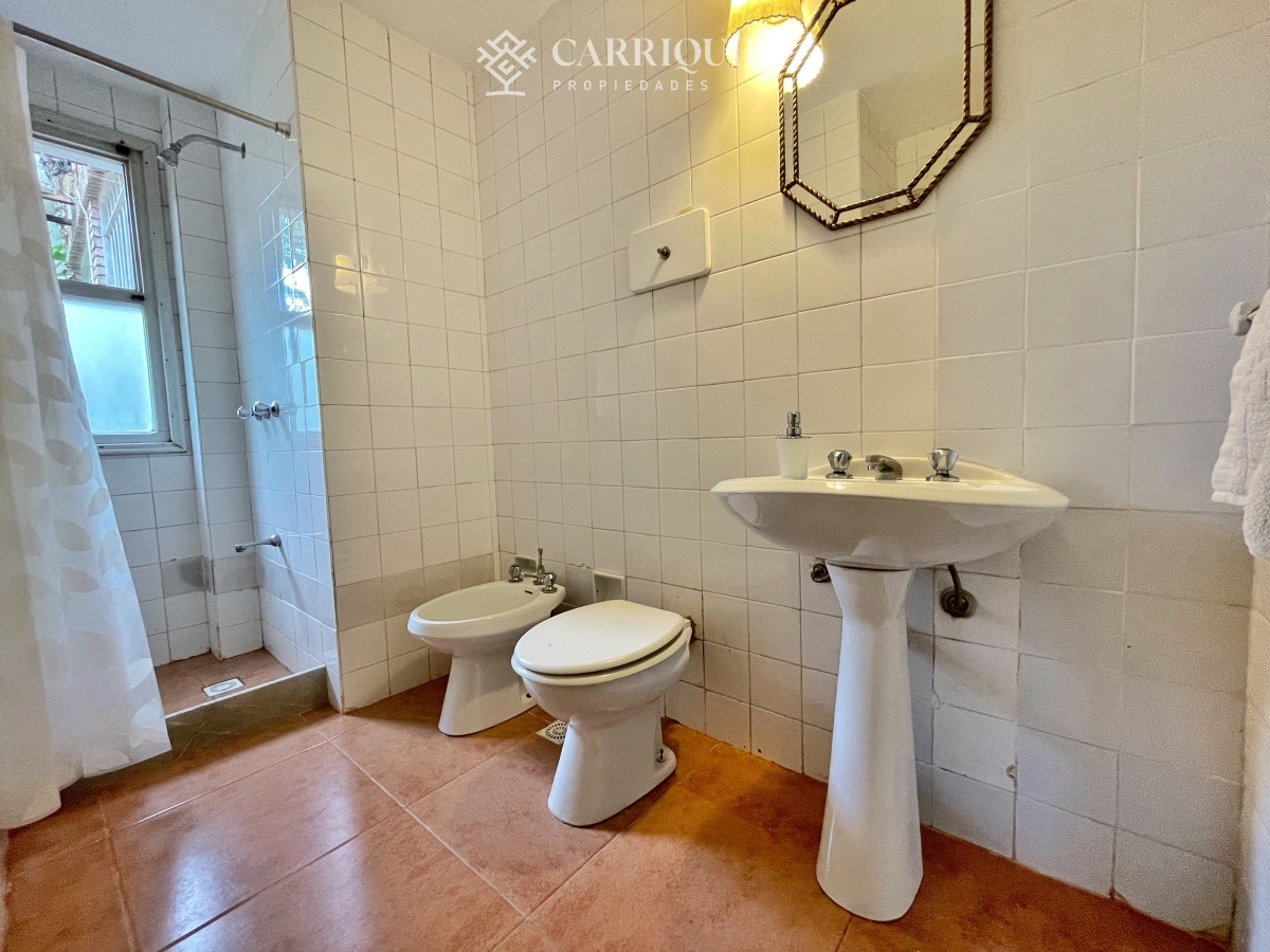 Casa ID.7299/En-alquiler-casa-de-3-dormitorios-más-dependencia-de-servicio-Punta-del-Este- - Casa en Mansa, 4 dormitorios y dependencia, piscina, barbacoa. Alquiler de temporada