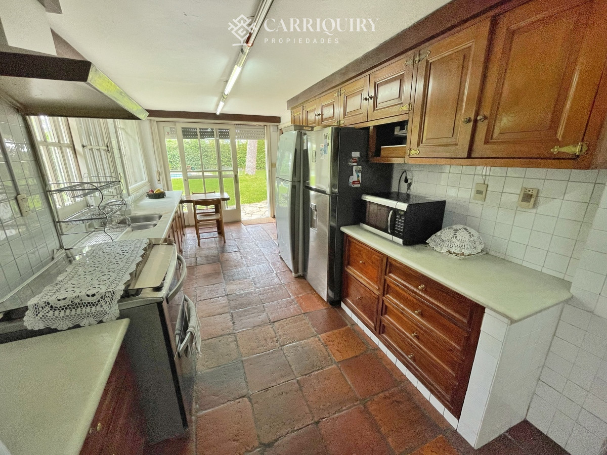 Casa ID.7299/En-alquiler-casa-de-3-dormitorios-más-dependencia-de-servicio-Punta-del-Este- - Casa en Mansa, 4 dormitorios y dependencia, piscina, barbacoa. Alquiler de temporada