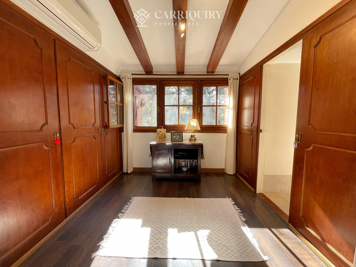 Casa ID.8006 -  alquiler temporal, amplia casa con piscina y parrillero, 3 dormitorios y dependencia, predio cerrado, mucama