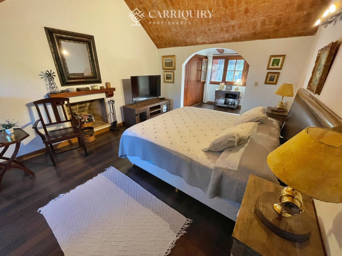 Casa ID.8006 -  alquiler temporal, amplia casa con piscina y parrillero, 3 dormitorios y dependencia, predio cerrado, mucama