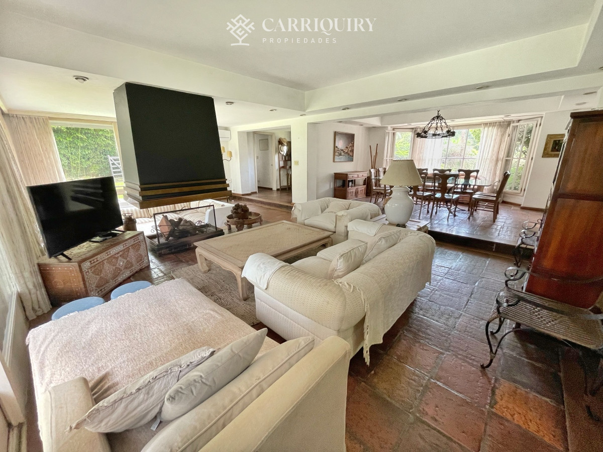 Casa ID.7299/En-alquiler-casa-de-3-dormitorios-más-dependencia-de-servicio-Punta-del-Este- - Casa en Mansa, 4 dormitorios y dependencia, piscina, barbacoa. Alquiler de temporada