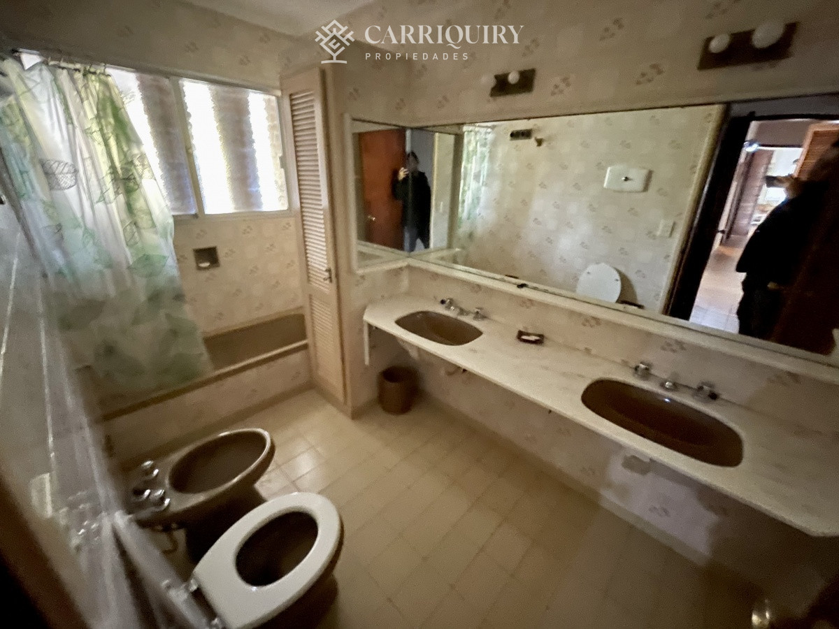 Casa ID.9830/Casa-en-ubicación-inigualable-en-Parada-6--Potencial-comercial-único.-IDEAL-CLINICA-ODONTOLOGICA - Oportunidad en San Rafael, chalet tradicional con 1566 m2 de terreno