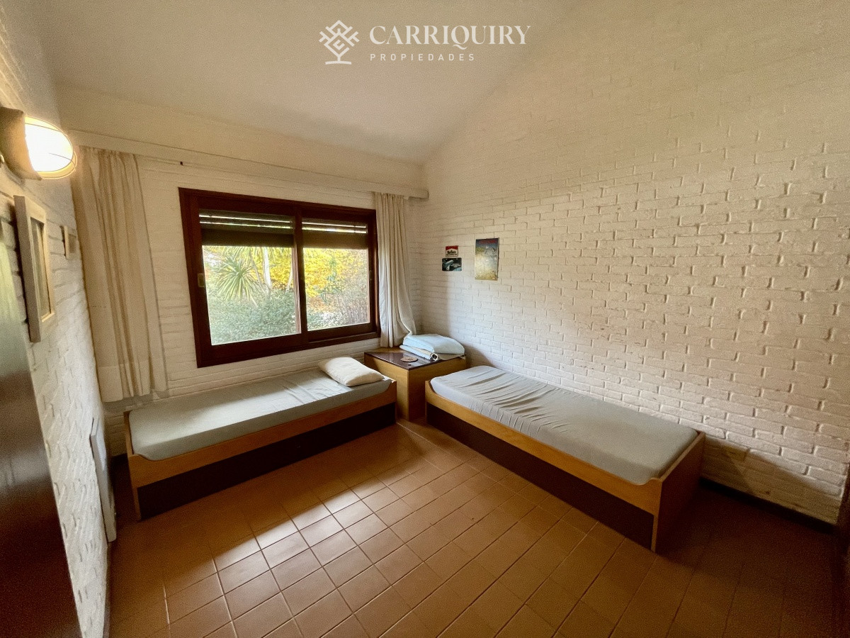 Casa ID.9830/Casa-en-ubicación-inigualable-en-Parada-6--Potencial-comercial-único.-IDEAL-CLINICA-ODONTOLOGICA - Oportunidad en San Rafael, chalet tradicional con 1566 m2 de terreno