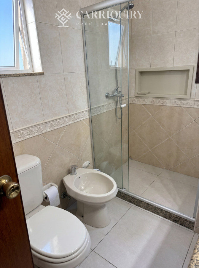 Casa ID.10504 - Hermosa casa en alquiler con piscina, Pinares
