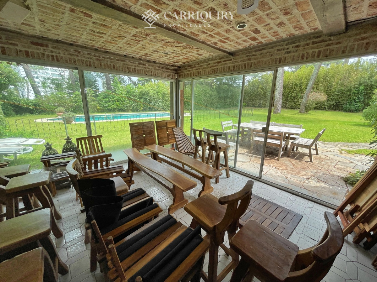Casa ID.7299/En-alquiler-casa-de-3-dormitorios-más-dependencia-de-servicio-Punta-del-Este- - Casa en Mansa, 4 dormitorios y dependencia, piscina, barbacoa. Alquiler de temporada