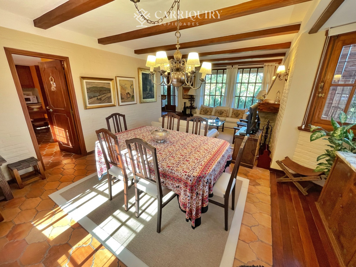 Casa ID.8006 -  alquiler temporal, amplia casa con piscina y parrillero, 3 dormitorios y dependencia, predio cerrado, mucama