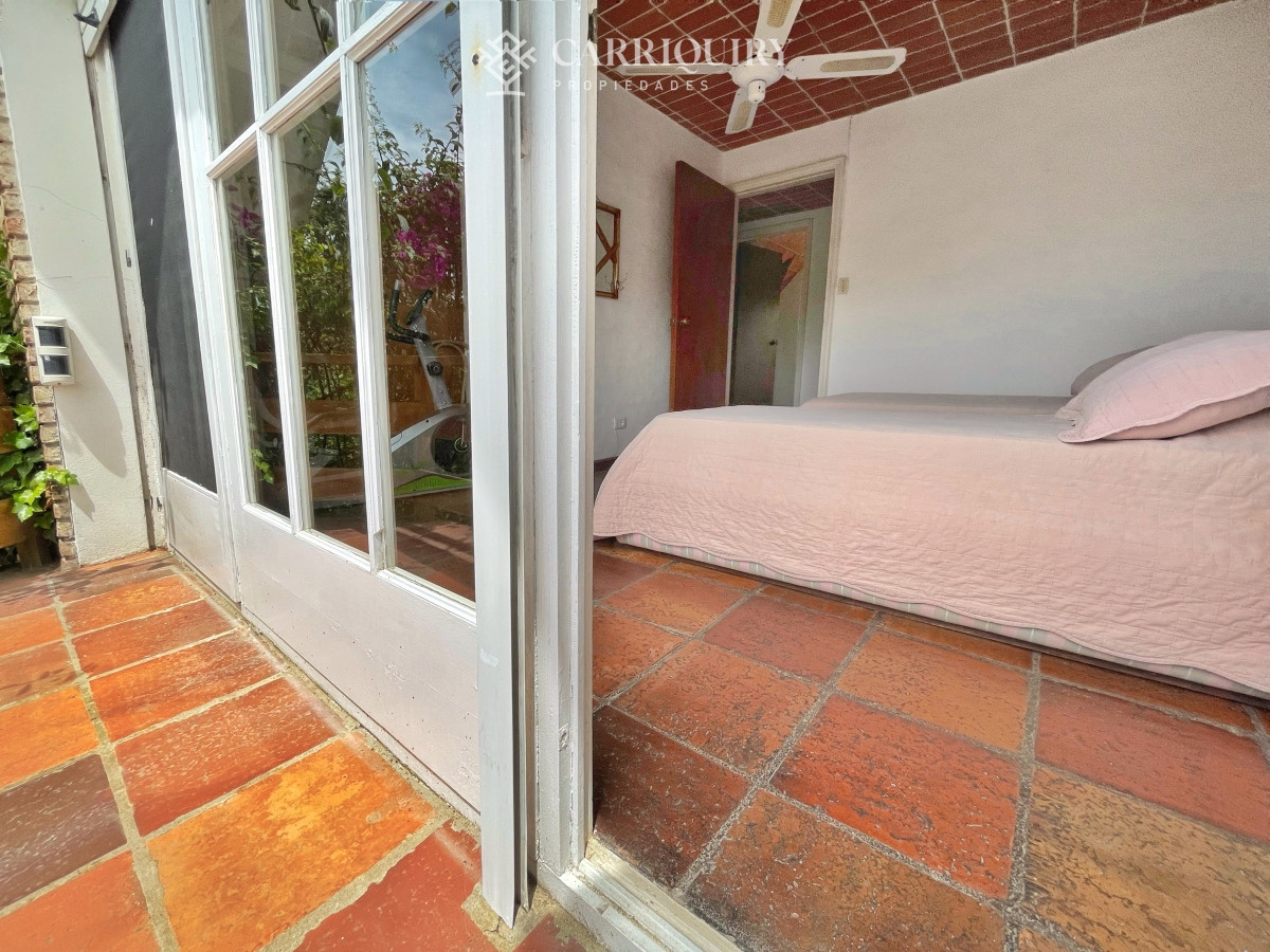 Casa ID.7299/En-alquiler-casa-de-3-dormitorios-más-dependencia-de-servicio-Punta-del-Este- - Casa en Mansa, 4 dormitorios y dependencia, piscina, barbacoa. Alquiler de temporada