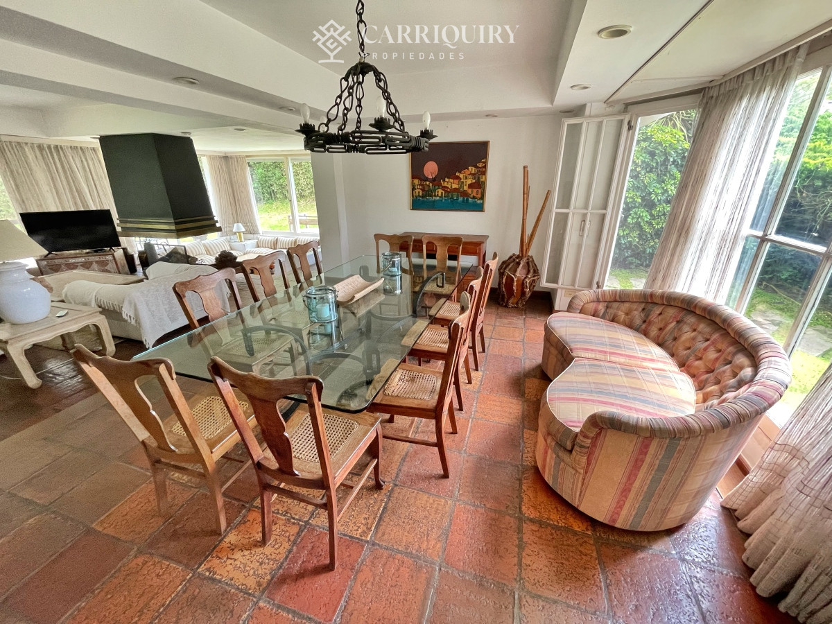 Casa ID.7299/En-alquiler-casa-de-3-dormitorios-más-dependencia-de-servicio-Punta-del-Este- - Casa en Mansa, 4 dormitorios y dependencia, piscina, barbacoa. Alquiler de temporada