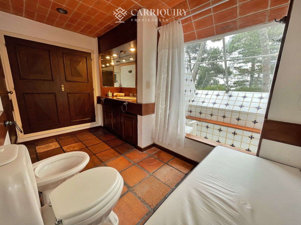 Casa ID.7299/En-alquiler-casa-de-3-dormitorios-más-dependencia-de-servicio-Punta-del-Este- - Casa en Mansa, 4 dormitorios y dependencia, piscina, barbacoa. Alquiler de temporada