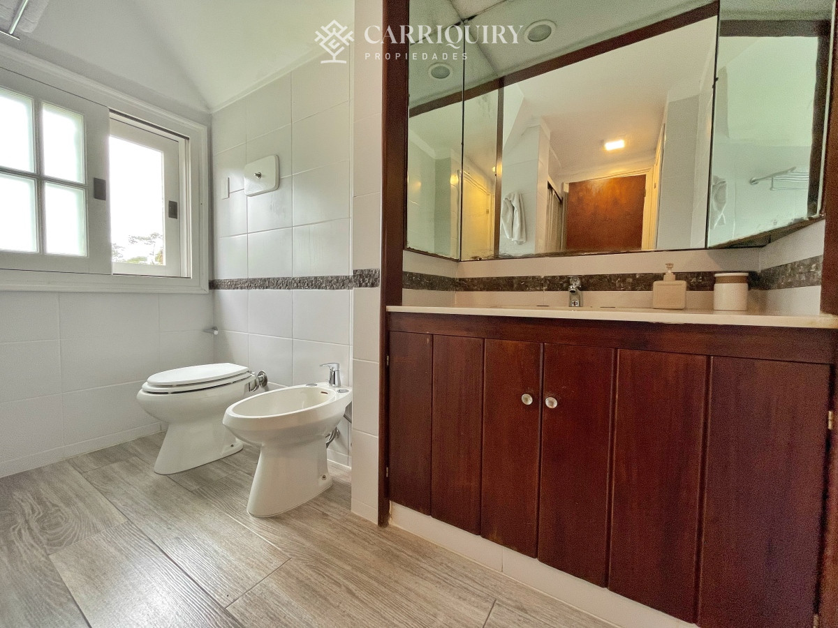 Casa ID.7299/En-alquiler-casa-de-3-dormitorios-más-dependencia-de-servicio-Punta-del-Este- - Casa en Mansa, 4 dormitorios y dependencia, piscina, barbacoa. Alquiler de temporada