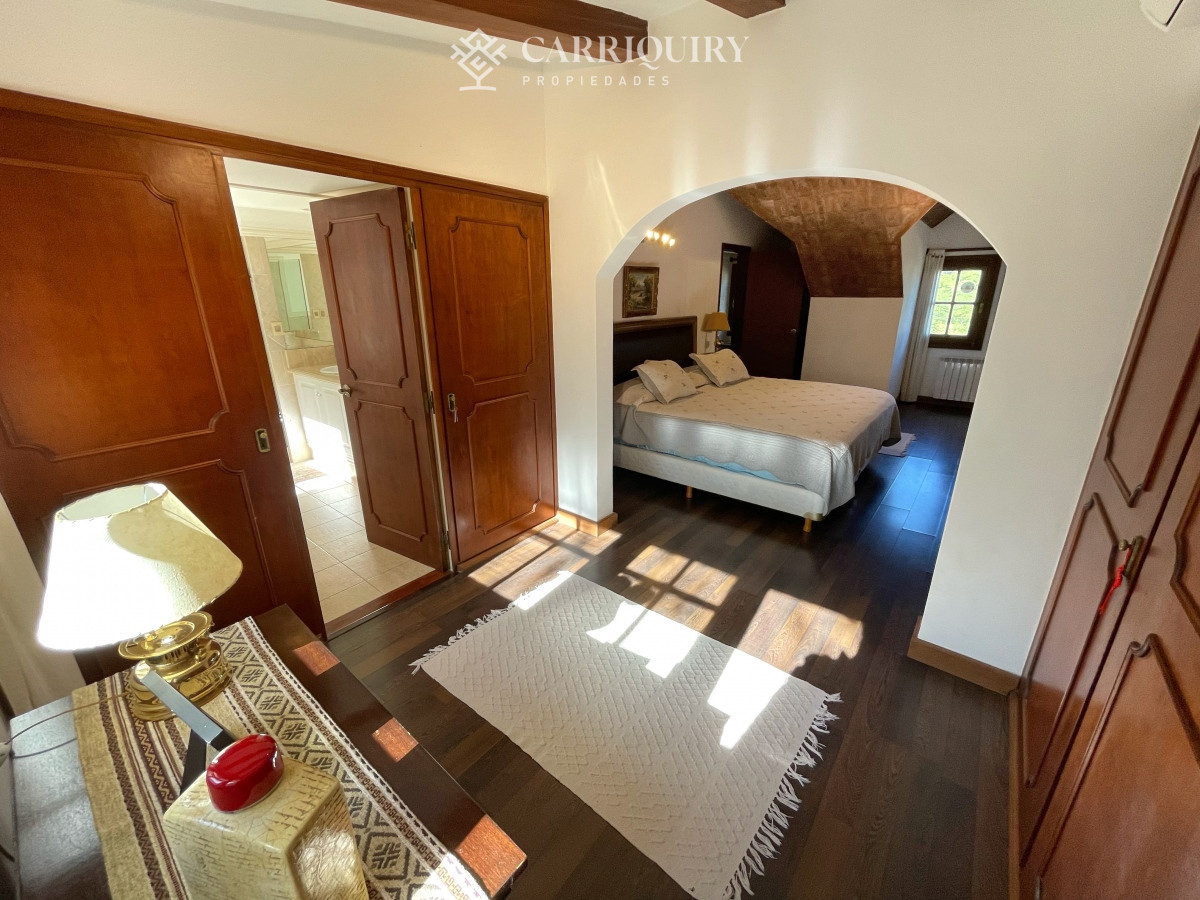 Casa ID.8006 -  alquiler temporal, amplia casa con piscina y parrillero, 3 dormitorios y dependencia, predio cerrado, mucama