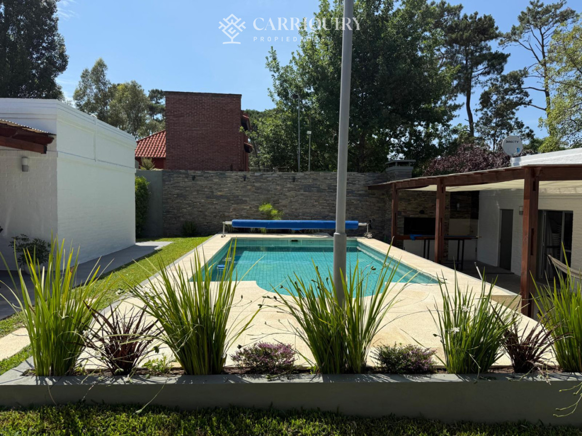 Casa ID.10504 - Hermosa casa en alquiler con piscina, Pinares