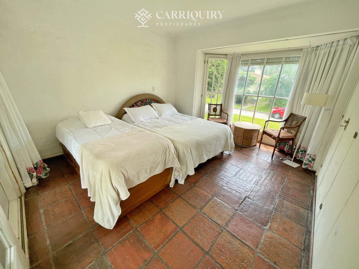Casa ID.7299/En-alquiler-casa-de-3-dormitorios-más-dependencia-de-servicio-Punta-del-Este- - Casa en Mansa, 4 dormitorios y dependencia, piscina, barbacoa. Alquiler de temporada