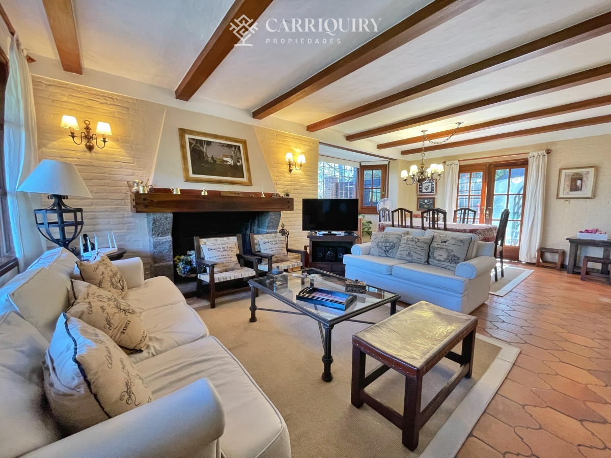 Casa ID.8006 -  alquiler temporal, amplia casa con piscina y parrillero, 3 dormitorios y dependencia, predio cerrado, mucama