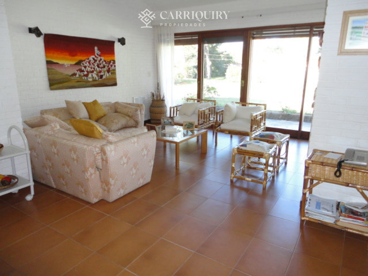 Casa ID.9830/Casa-en-ubicación-inigualable-en-Parada-6--Potencial-comercial-único.-IDEAL-CLINICA-ODONTOLOGICA - Oportunidad en San Rafael, chalet tradicional con 1566 m2 de terreno