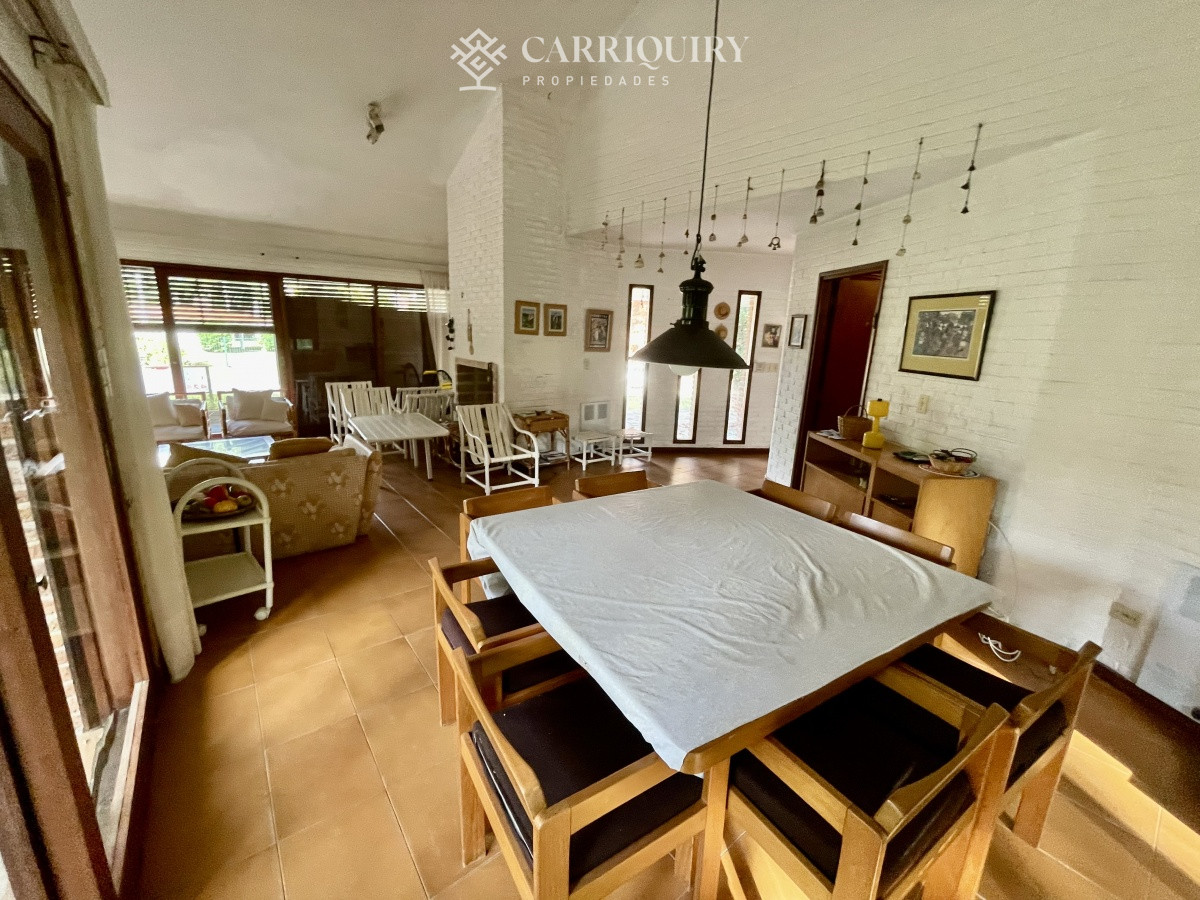 Casa ID.9830/Casa-en-ubicación-inigualable-en-Parada-6--Potencial-comercial-único.-IDEAL-CLINICA-ODONTOLOGICA - Oportunidad en San Rafael, chalet tradicional con 1566 m2 de terreno