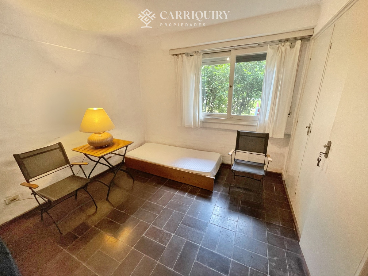 Casa ID.7299/En-alquiler-casa-de-3-dormitorios-más-dependencia-de-servicio-Punta-del-Este- - Casa en Mansa, 4 dormitorios y dependencia, piscina, barbacoa. Alquiler de temporada