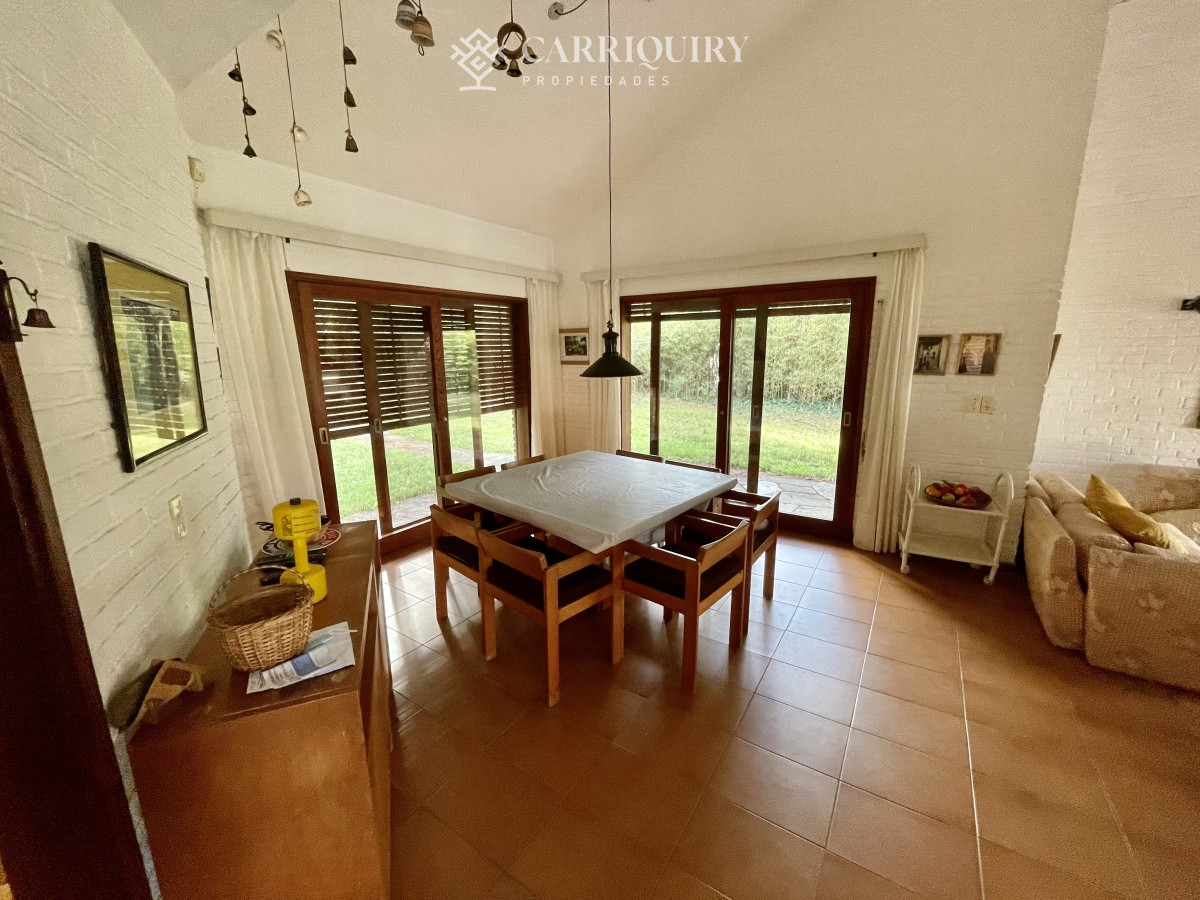 Casa ID.9830/Casa-en-ubicación-inigualable-en-Parada-6--Potencial-comercial-único.-IDEAL-CLINICA-ODONTOLOGICA - Oportunidad en San Rafael, chalet tradicional con 1566 m2 de terreno