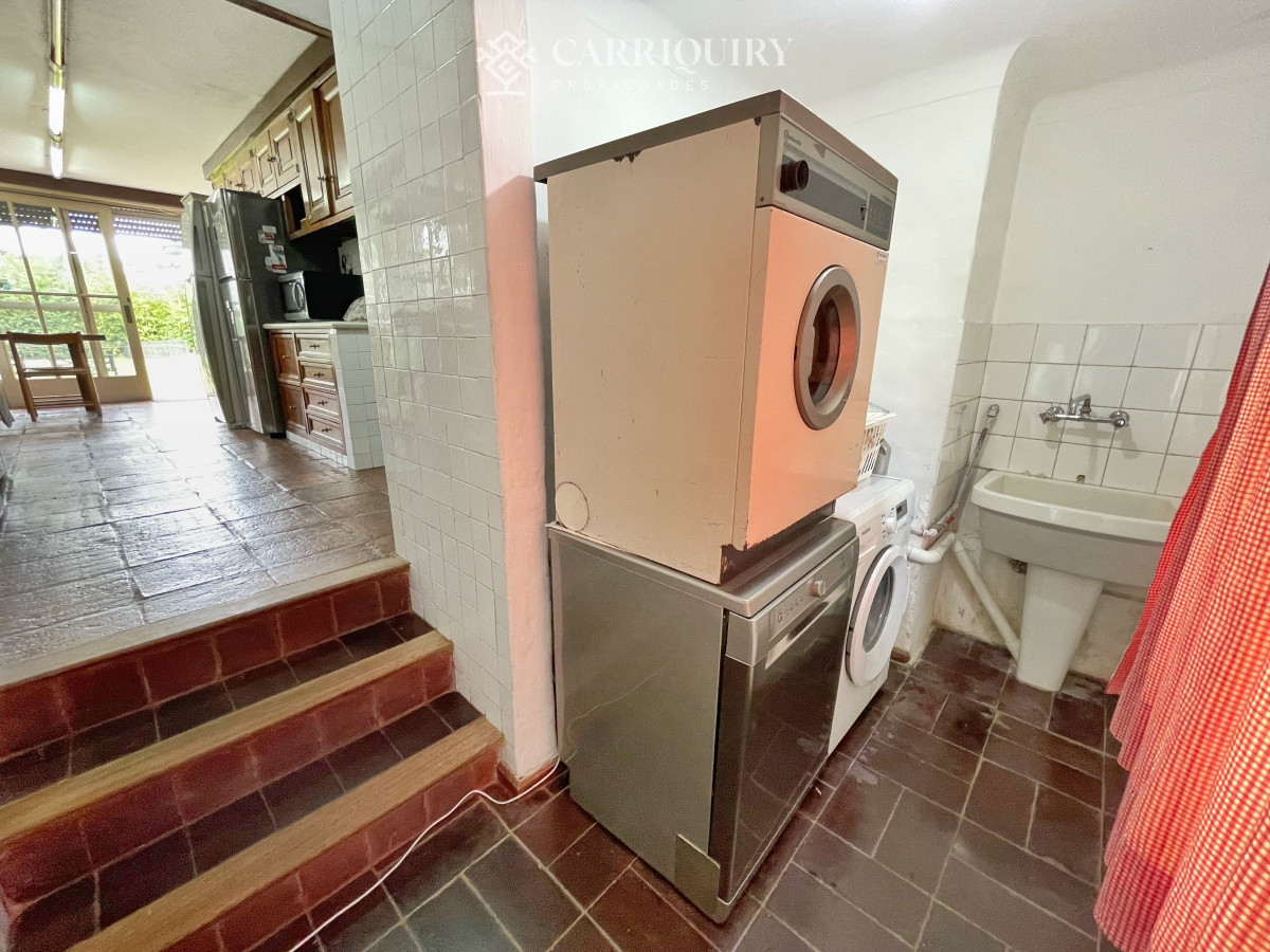 Casa ID.7299/En-alquiler-casa-de-3-dormitorios-más-dependencia-de-servicio-Punta-del-Este- - Casa en Mansa, 4 dormitorios y dependencia, piscina, barbacoa. Alquiler de temporada