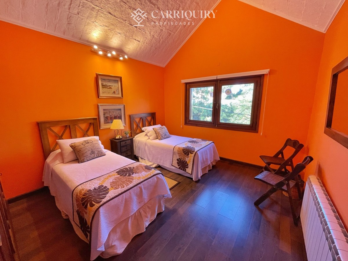 Casa ID.8006 -  alquiler temporal, amplia casa con piscina y parrillero, 3 dormitorios y dependencia, predio cerrado, mucama