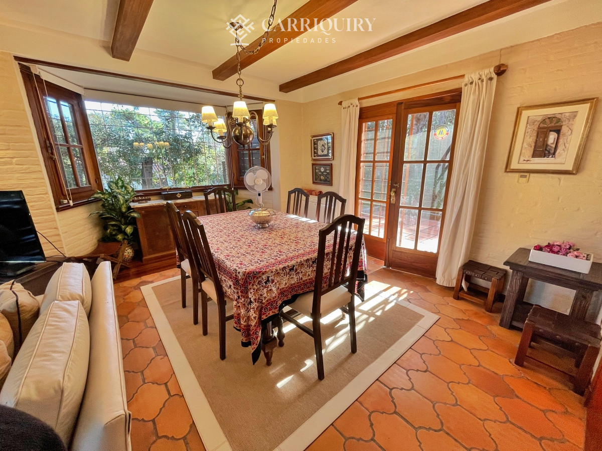 Casa ID.8006 -  alquiler temporal, amplia casa con piscina y parrillero, 3 dormitorios y dependencia, predio cerrado, mucama