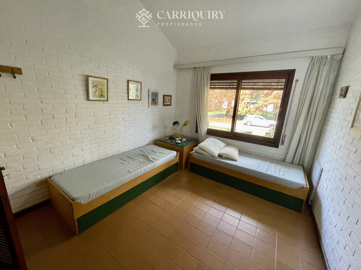 Casa ID.9830/Casa-en-ubicación-inigualable-en-Parada-6--Potencial-comercial-único.-IDEAL-CLINICA-ODONTOLOGICA - Oportunidad en San Rafael, chalet tradicional con 1566 m2 de terreno