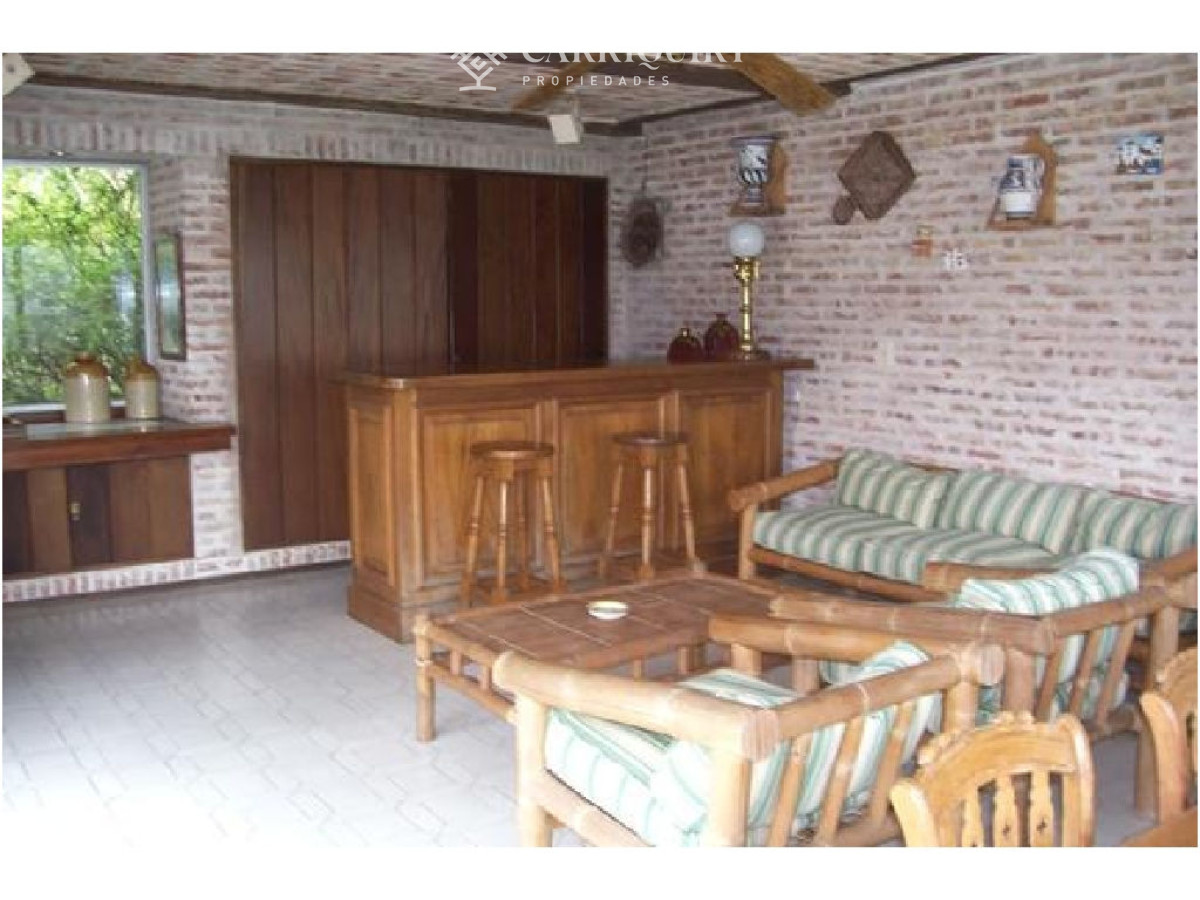 Casa ID.7299/En-alquiler-casa-de-3-dormitorios-más-dependencia-de-servicio-Punta-del-Este- - Casa en Mansa, 4 dormitorios y dependencia, piscina, barbacoa. Alquiler de temporada