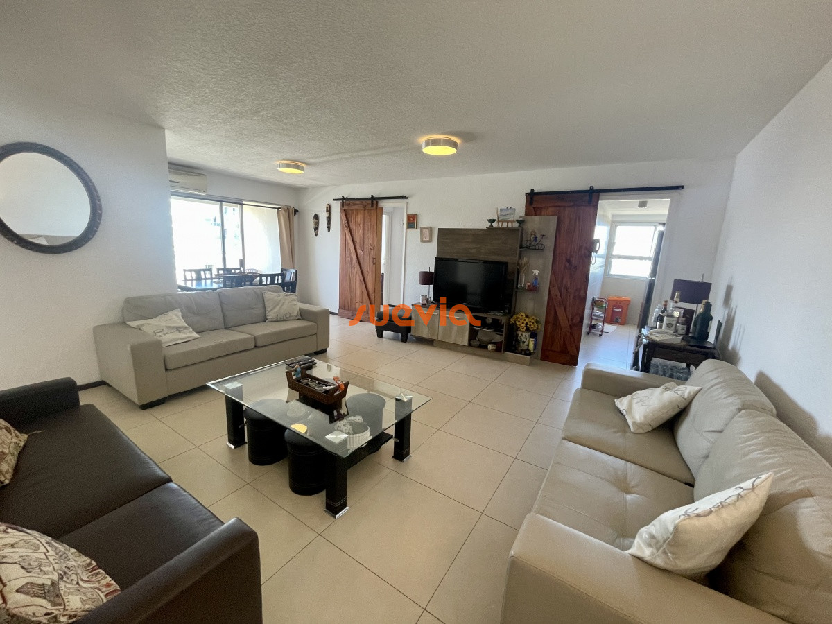 Apartamento ID.4716 - Apartamento de 3 dormitorios 2 baños en excelente ubicación - vende en exclusividad