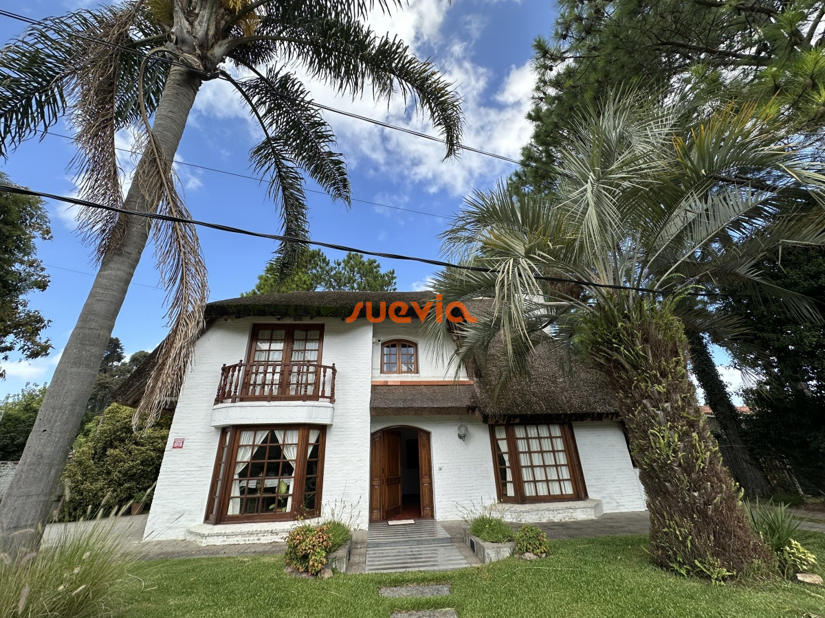 Casa ID.3686 - Muy buen chalet en venta en Pinares 