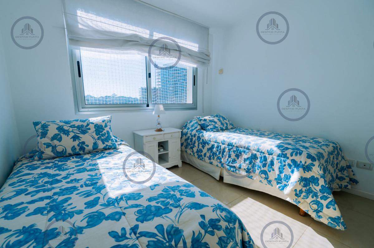Apartamento ID.1375 - Oportunidad en Venta! Apartamento de 3 dormitorios + dependencia a 100 metros Del Mar