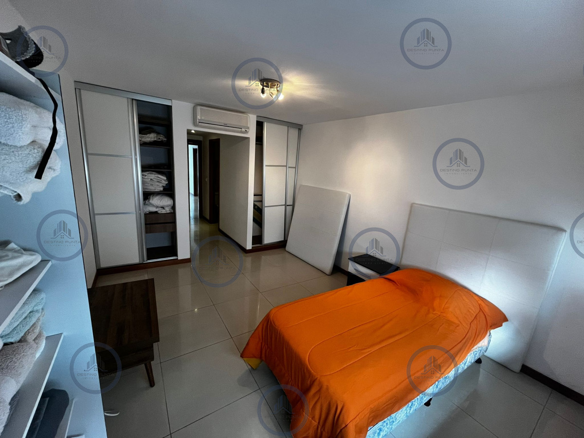 Apartamento ID.2158 - Apartamento en Primera fila Playa Brava, 3 Dormitorios