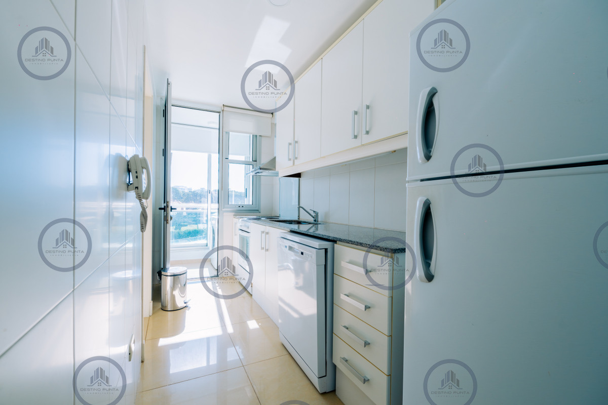 Apartamento ID.1375 - Oportunidad en Venta! Apartamento de 3 dormitorios + dependencia a 100 metros Del Mar
