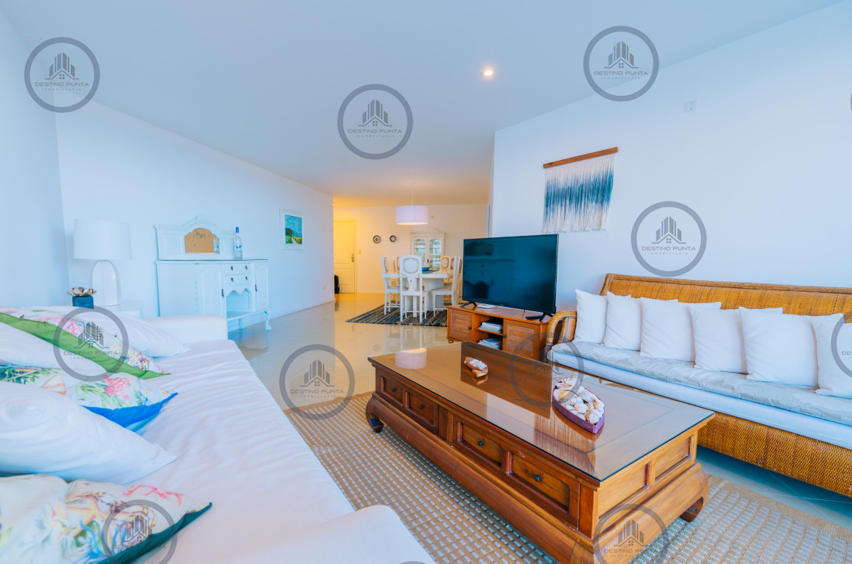 Apartamento ID.1375 - Oportunidad en Venta! Apartamento de 3 dormitorios + dependencia a 100 metros Del Mar