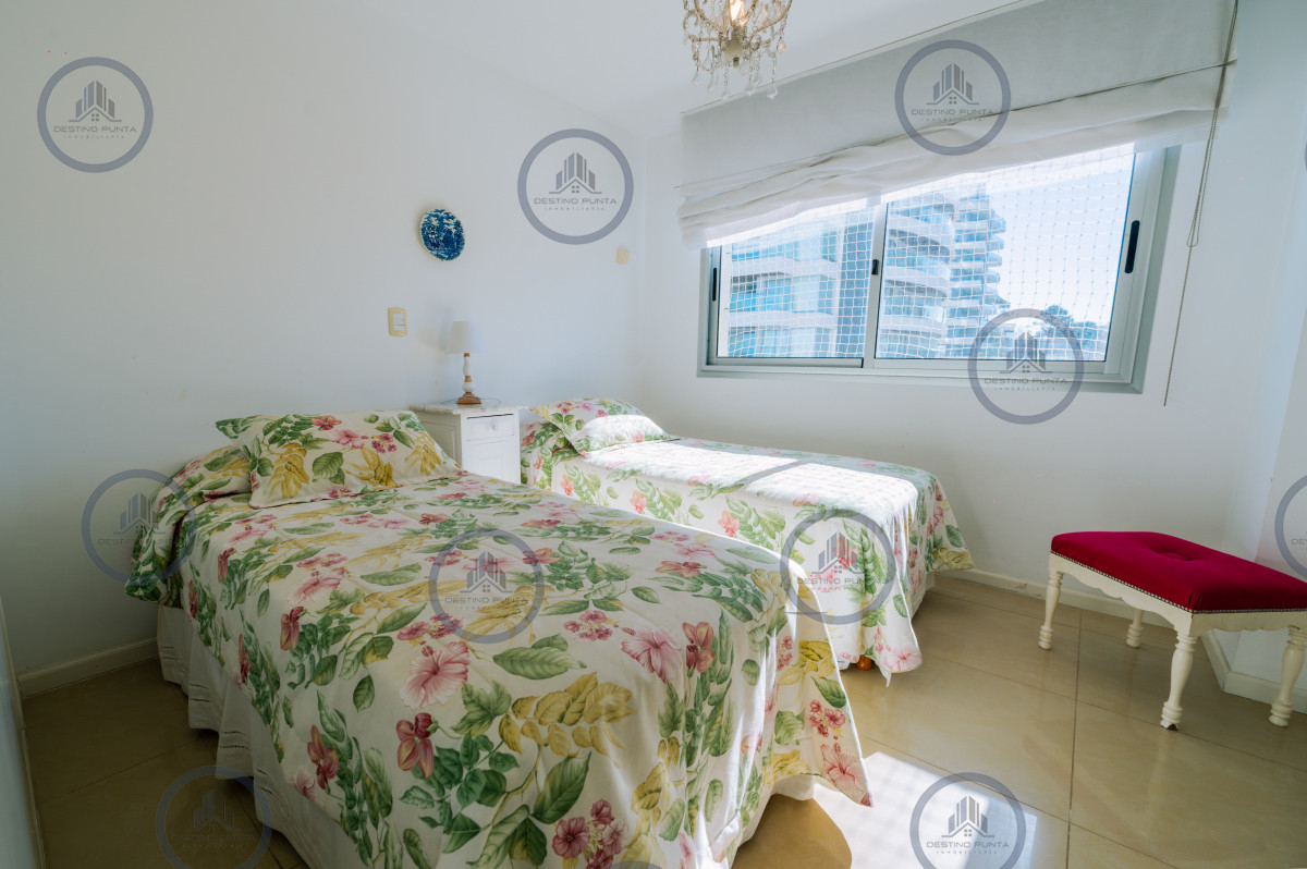 Apartamento ID.1375 - Oportunidad en Venta! Apartamento de 3 dormitorios + dependencia a 100 metros Del Mar