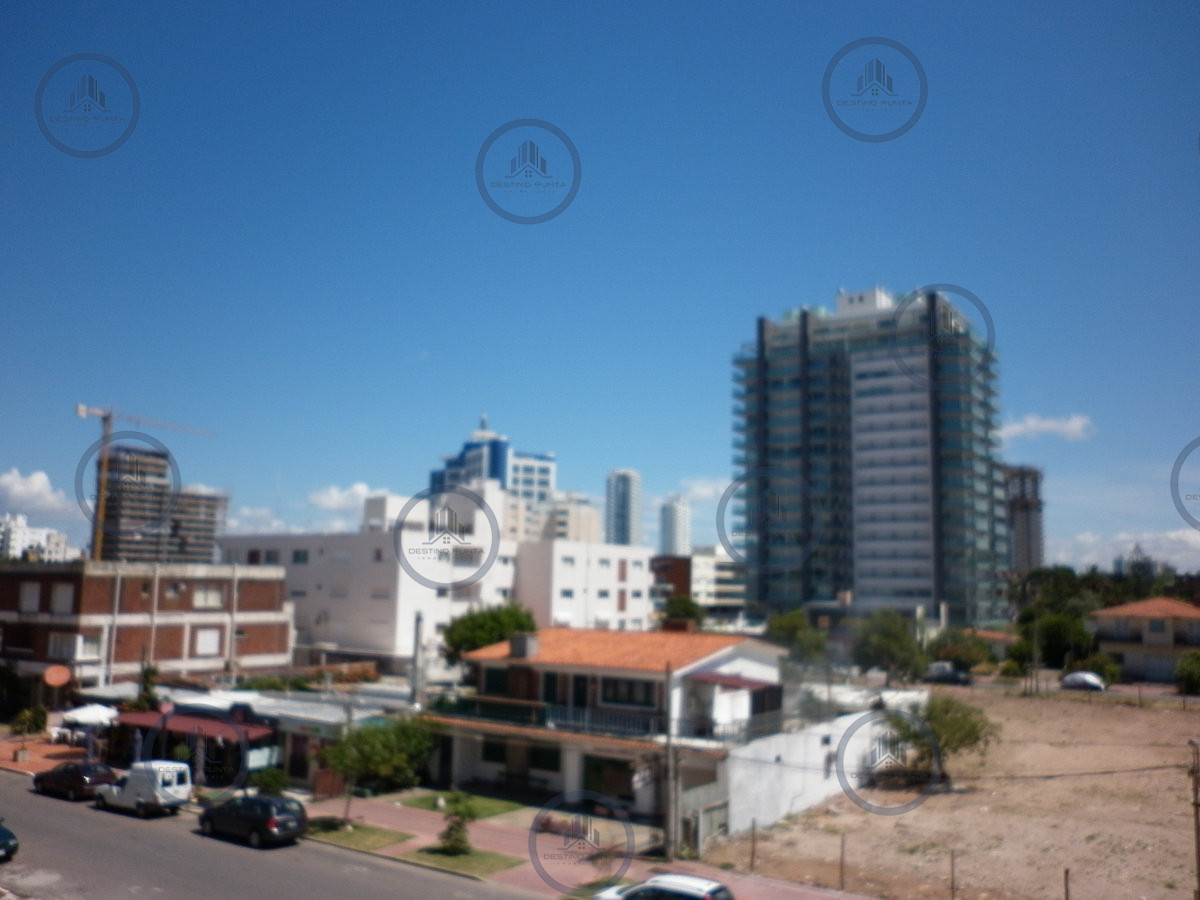 Apartamento ID.2774 - Apartamento de 2 Dormitorios en Playa Brava, Punta del Este, en Venta