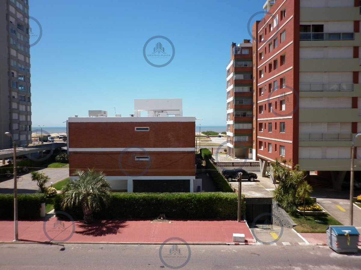 Apartamento ID.2774 - Apartamento de 2 Dormitorios en Playa Brava, Punta del Este, en Venta