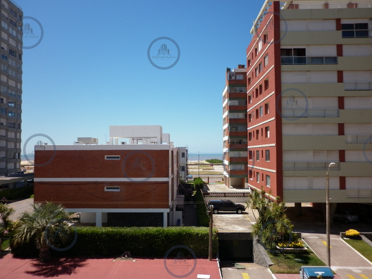 Apartamento ID.2774 - Apartamento de 2 Dormitorios en Playa Brava, Punta del Este, en Venta
