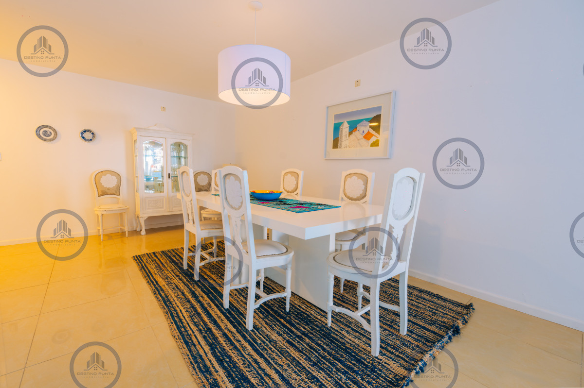 Apartamento ID.1375 - Oportunidad en Venta! Apartamento de 3 dormitorios + dependencia a 100 metros Del Mar