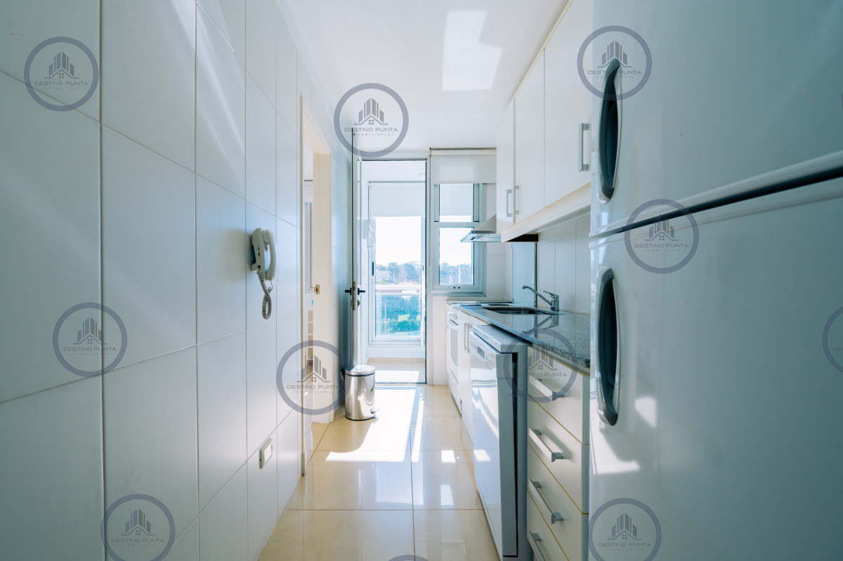 Apartamento ID.1375 - Oportunidad en Venta! Apartamento de 3 dormitorios + dependencia a 100 metros Del Mar