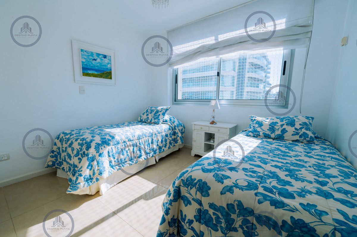 Apartamento ID.1375 - Oportunidad en Venta! Apartamento de 3 dormitorios + dependencia a 100 metros Del Mar