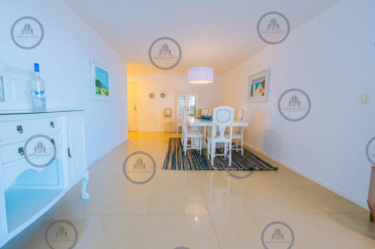 Apartamento ID.1375 - Oportunidad en Venta! Apartamento de 3 dormitorios + dependencia a 100 metros Del Mar
