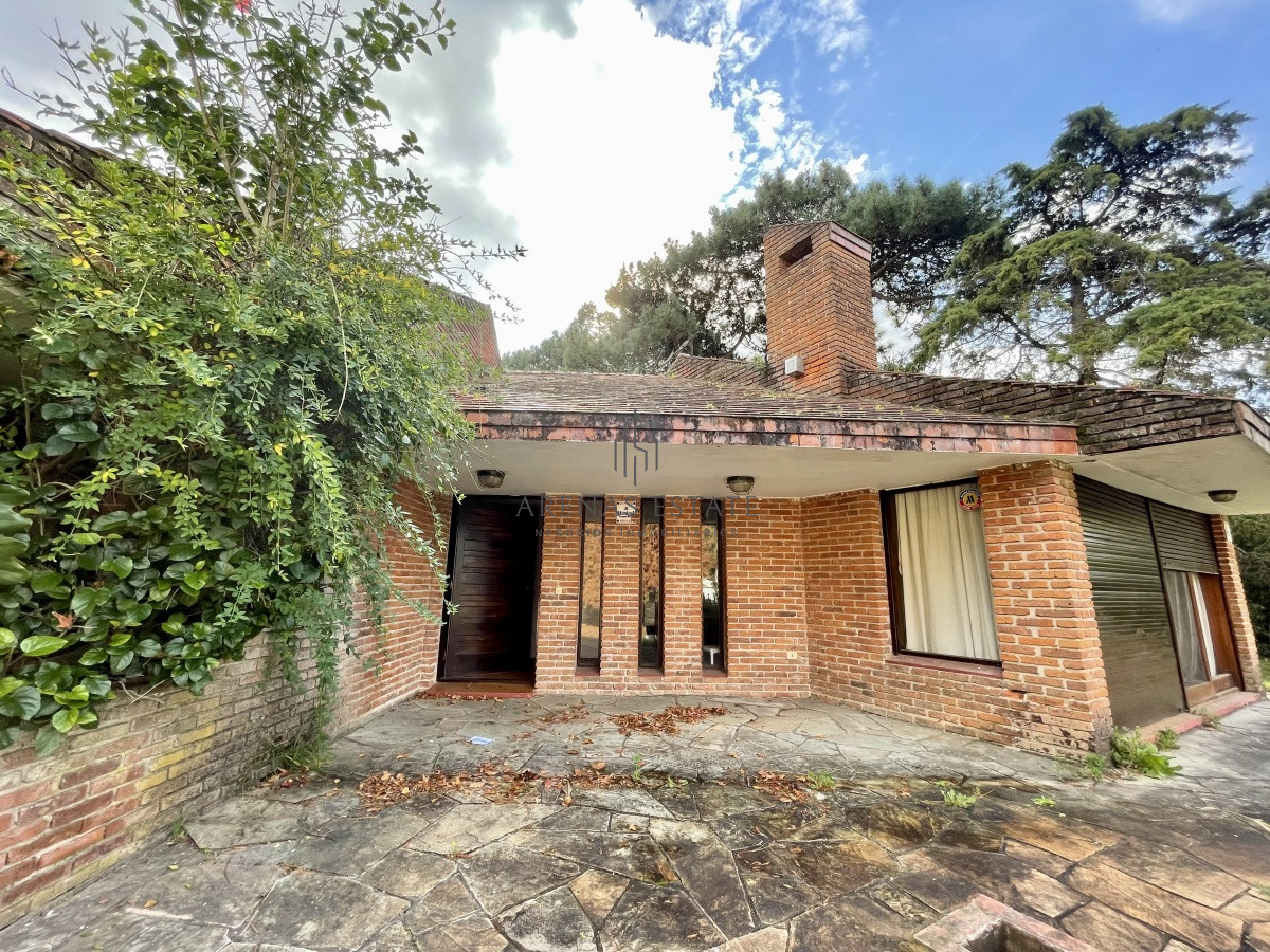 Casa ID.4671 - Oportunidad en San Rafael, chalet tradicional con 1566 m2 de terreno
