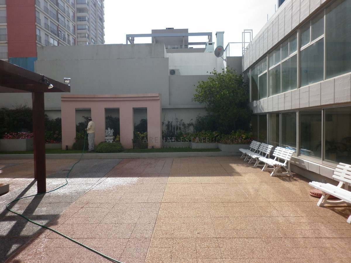 Apartamento ID.4607 - Apartamento en venta de dos dormitorios con garaje en peninsula