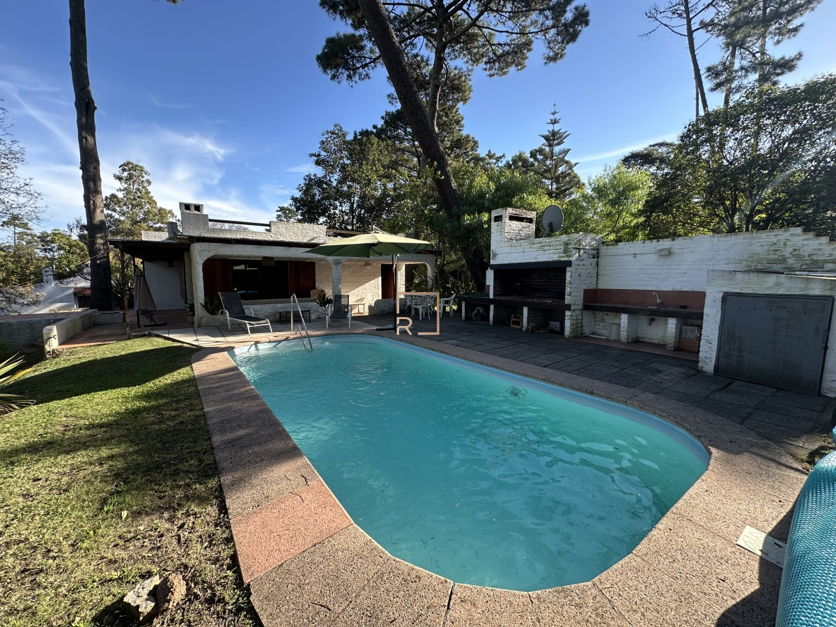 Casa ID.353 - Hermoso chalet con piscina