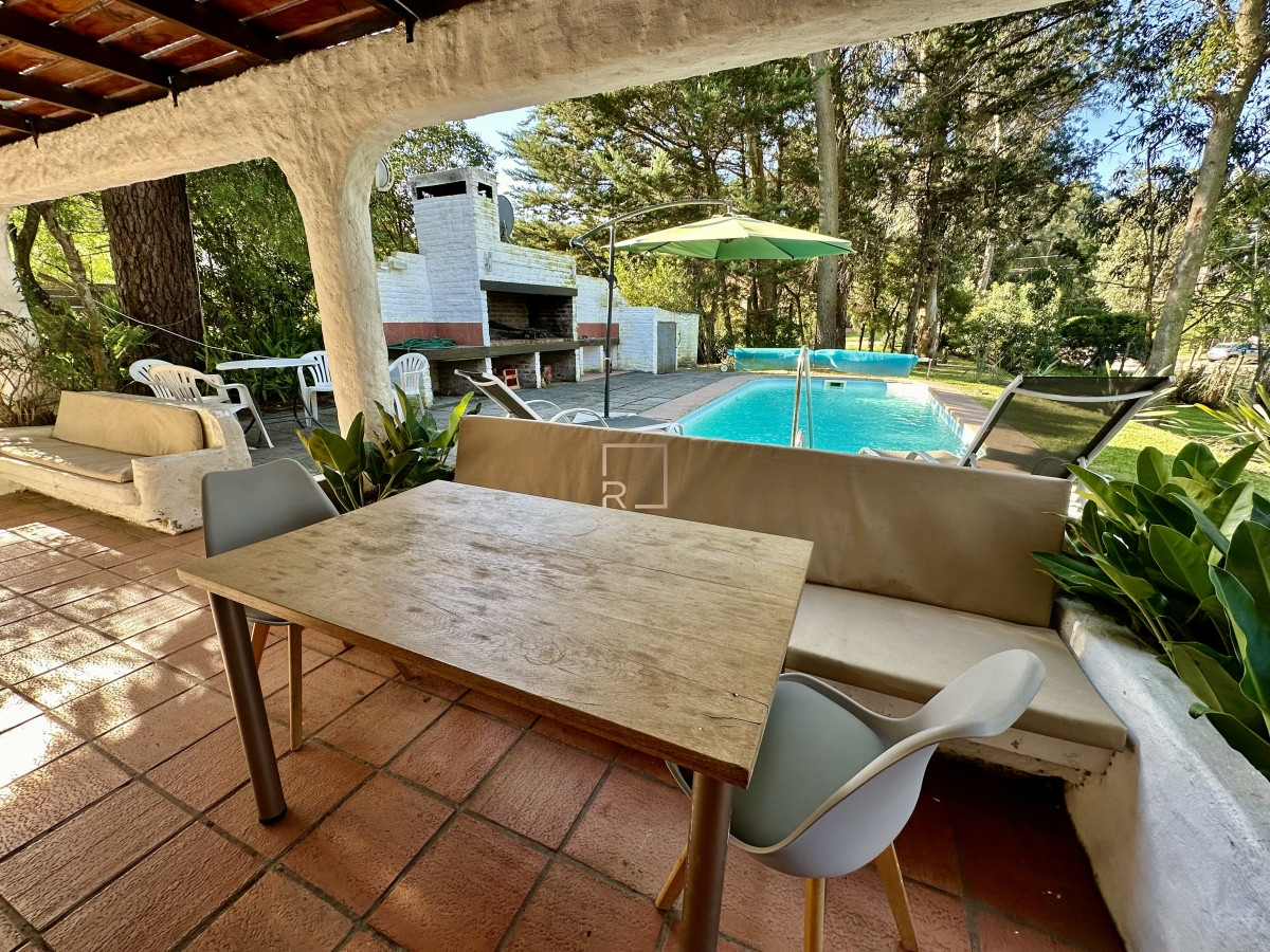 Casa ID.353 - Hermoso chalet con piscina