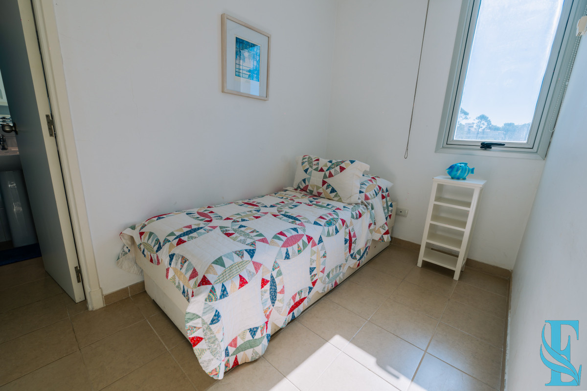 Apartamento ID.449 - Amplio Apartamento de 3 dormitorios + dependencia a 100 metros Del Mar
