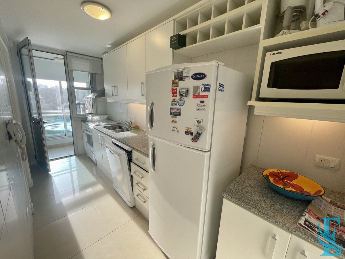Apartamento ID.449 - Amplio Apartamento de 3 dormitorios + dependencia a 100 metros Del Mar