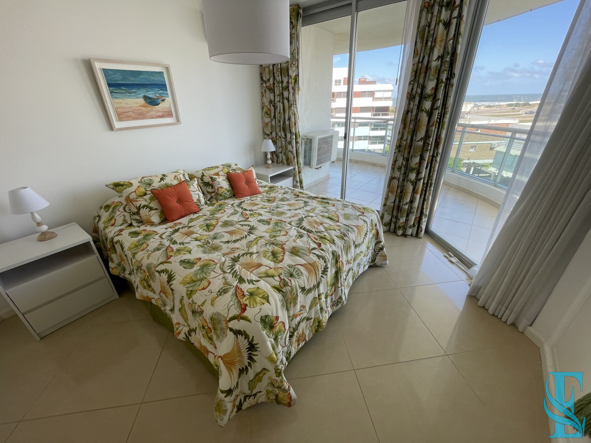 Apartamento ID.449 - Amplio Apartamento de 3 dormitorios + dependencia a 100 metros Del Mar