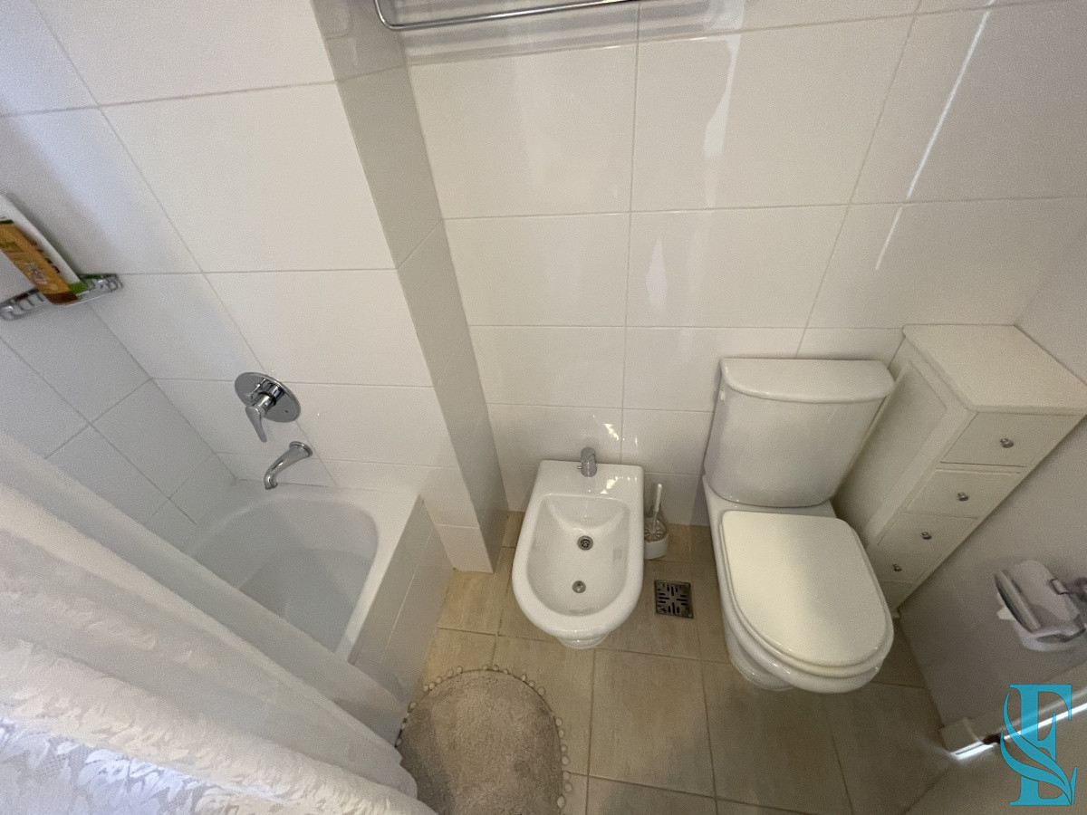 Apartamento ID.449 - Amplio Apartamento de 3 dormitorios + dependencia a 100 metros Del Mar